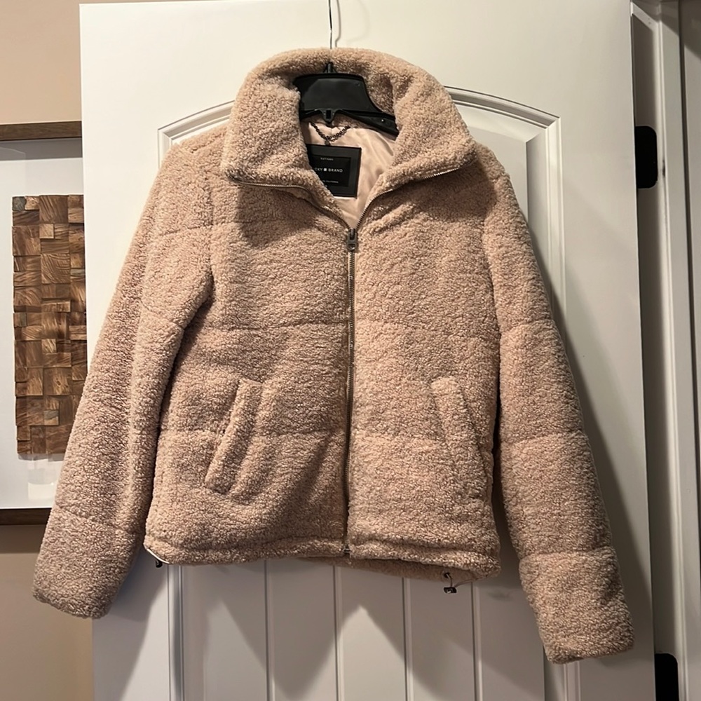 Never worn Lucky Brand zip up collared faux fur sherpa coat. XS